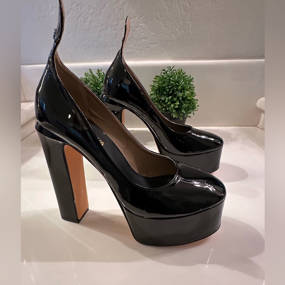 Fashion Nova black patent platform high heel pumps. Size 10.